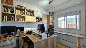 Image 19 - 889013