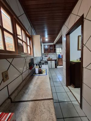 Image 9 - 889015