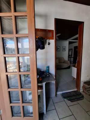 Image 10 - 889015