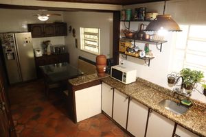 Image 11 - 889068
