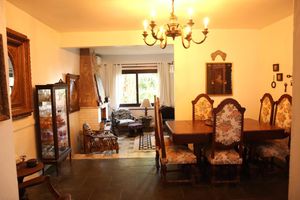 Image 3 - 889068