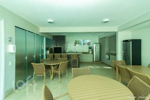 Image 7 - 889076