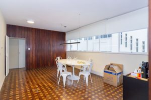 Image 6 - 889077