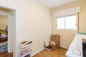 Image 30 - 889077