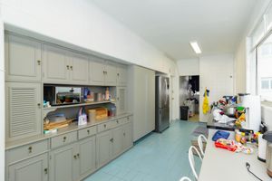 Image 34 - 889077