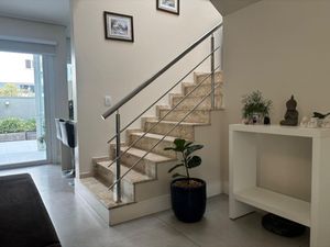 Image 10 - 889142