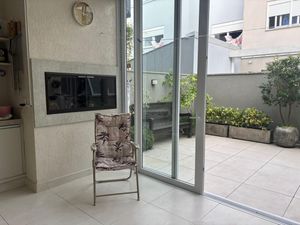 Image 8 - 889142