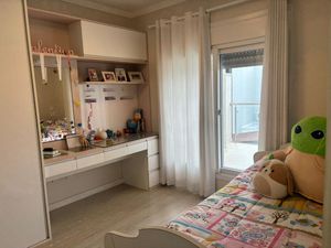 Image 4 - 889142