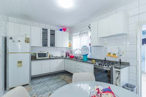 Image 26 - 889144