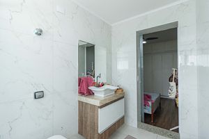 Image 18 - 889144