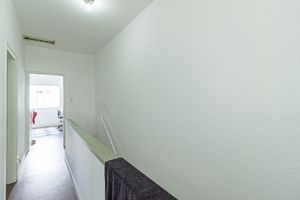 Image 13 - 889144