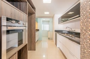 Image 9 - 889174