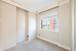 Image 17 - 889174