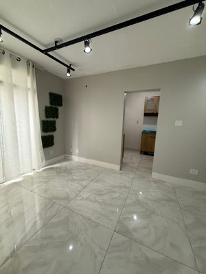 Image 1 - 889175