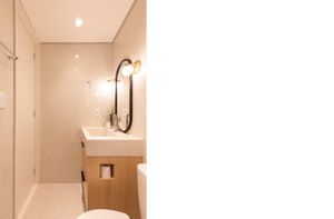 Image 19 - 889201