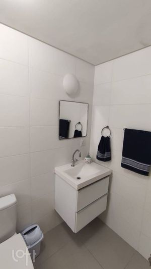 Image 8 - 889216