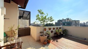 Image 17 - 889241