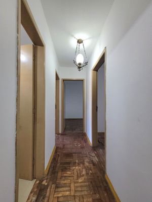 Image 1 - 889242