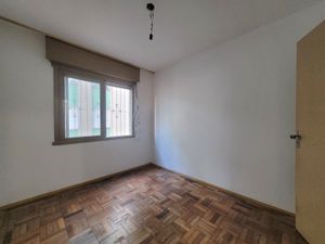 Image 10 - 889242
