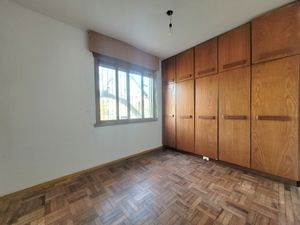 Image 15 - 889242