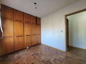 Image 11 - 889242