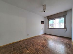 Image 9 - 889242