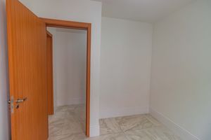 Image 9 - 889255