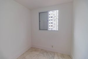 Image 11 - 889255