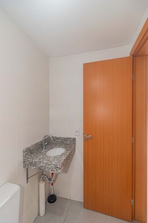 Image 15 - 889255