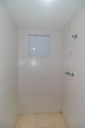 Image 21 - 889255
