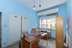 Image 8 - 889258