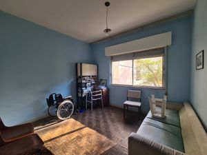Image 9 - 889258