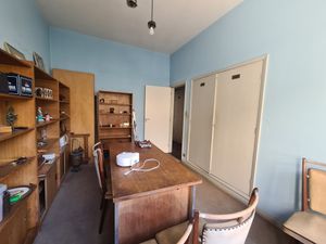 Image 13 - 889258