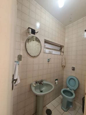 Image 17 - 889258