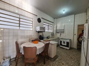 Image 19 - 889258