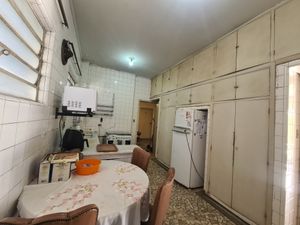 Image 20 - 889258