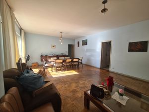 Image 1 - 889258