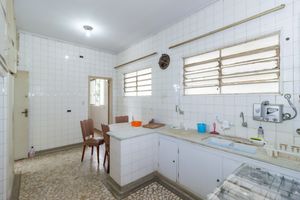 Image 22 - 889258