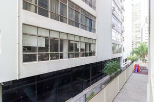 Image 26 - 889258