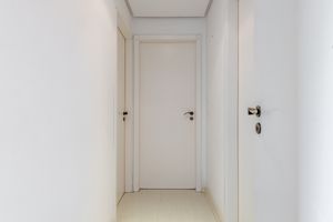 Image 15 - 889259