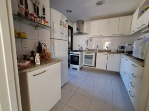 Image 8 - 889259