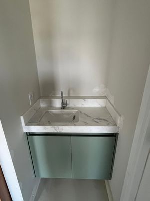 Image 8 - 889289
