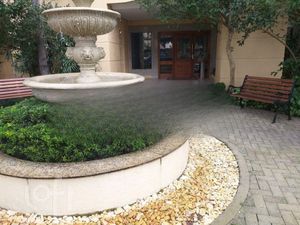 Image 37 - 889290
