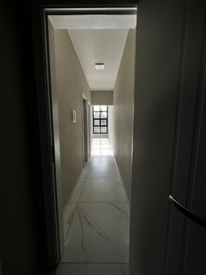 Image 10 - 889293