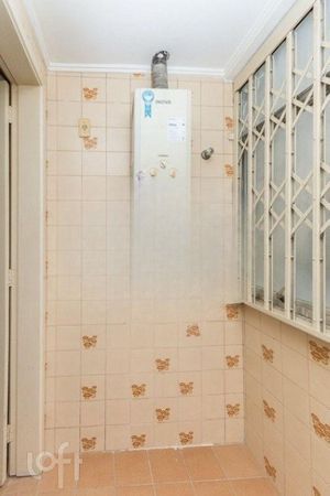 Image 17 - 889296