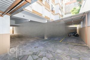 Image 18 - 889296