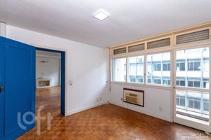 Image 10 - 889297