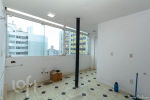 Image 14 - 889297