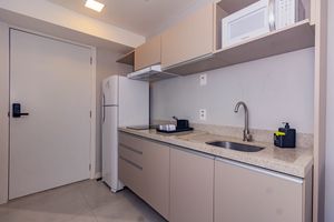 Image 8 - 889304