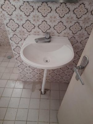 Image 15 - 889305